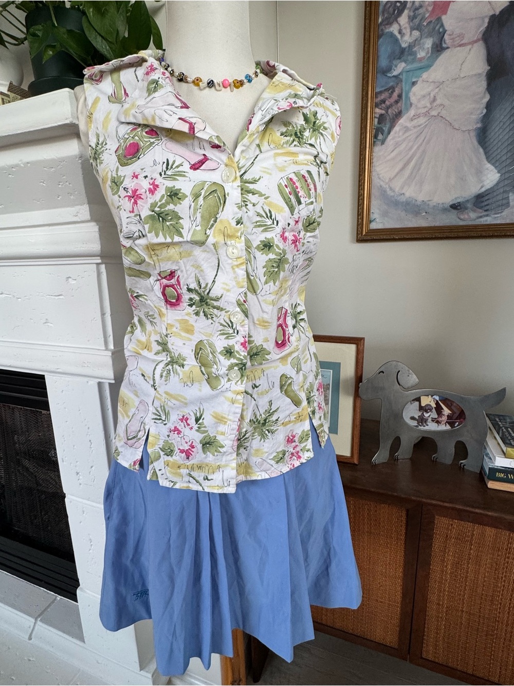 Vintage Tropical Vacation Motif Button-Front Sleeveless Top